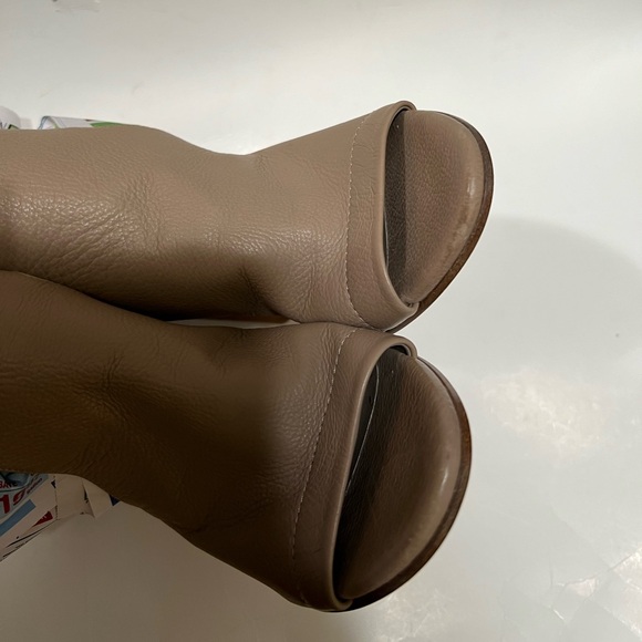 Vince Addie Open-Toe Buckle-Back Sandal Taupe - Picture 15 of 16